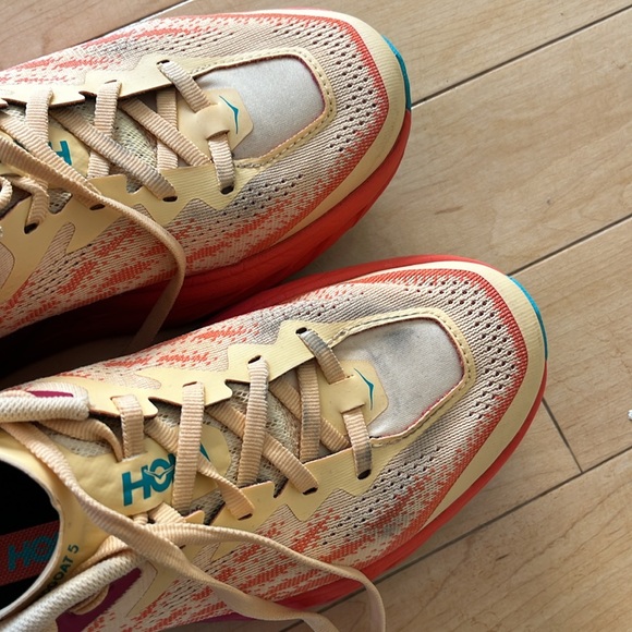 EUC Hoka Ones Speedgoat 5 Women’s 9 Running Shoes Grip Cushion Bright Colors - Picture 5 of 6